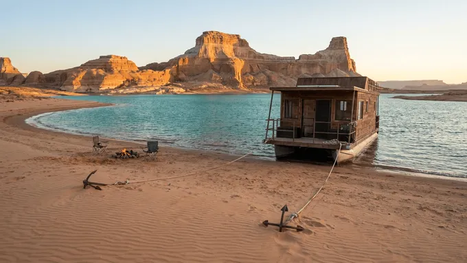 The 9 best beaches on Lake Powell (by boat or by car)