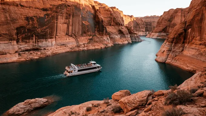 Lake Powell boat tours: which one is worth the money