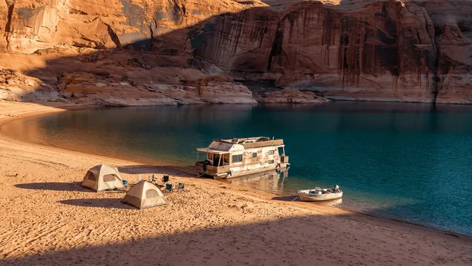 The 9 best Lake Powell camping spots (boat-in and drive-up)